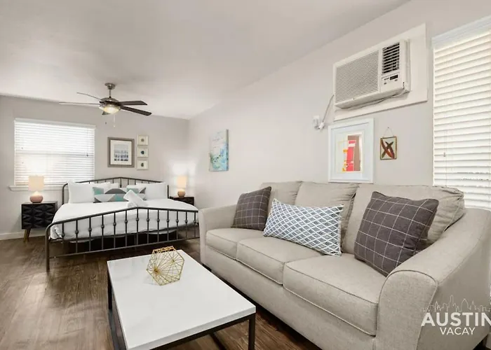Walk To Zilker King Bed Pool Free Parking